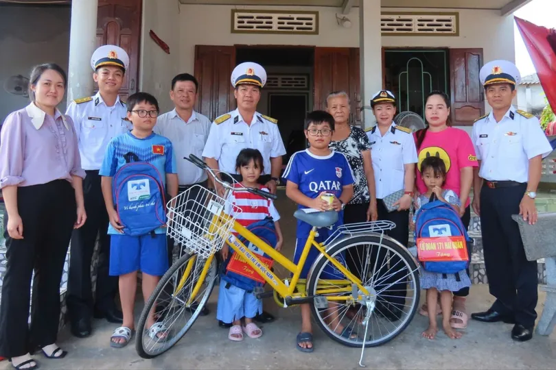 Nghĩa tình người lính biển