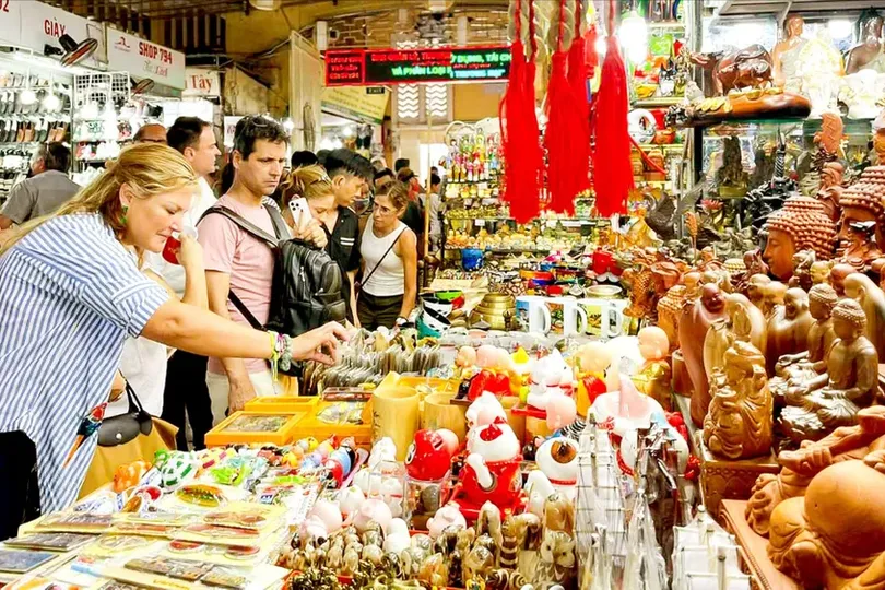 Khai mở “mỏ vàng” mua sắm miễn thuế