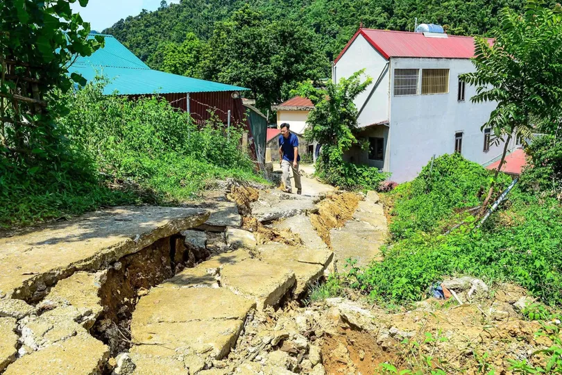 Sạt lở rình rập nhiều khu dân cư Bắc miền Trung