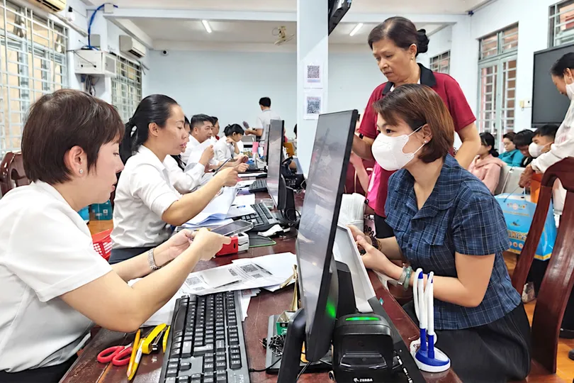 Cán bộ cơ sở tiến một bước, người dân đỡ cả hành trình