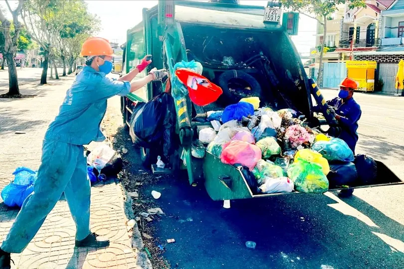 Từ ngày 1-9, giá thu gom và vận chuyển rác theo Quyết định 65: Kiểm soát lượng chất thải để giảm chi phí