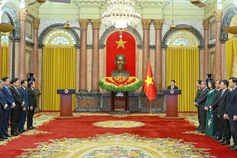 Chủ tịch nước Lương Cường chủ trì buổi lễ trao quyết định bổ nhiệm Phó Chánh án Tòa án Nhân dân tối cao. Ảnh: VIẾT CHUNG