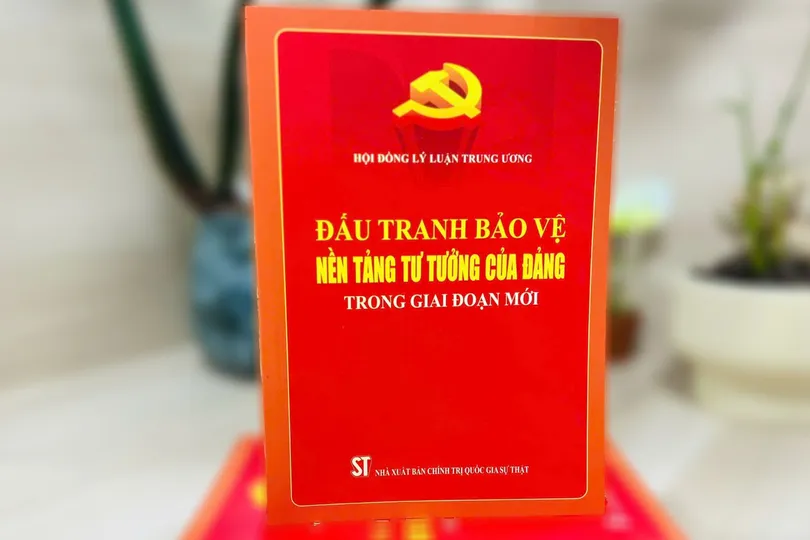 Sách "Đấu tranh bảo vệ nền tảng tư tưởng của Đảng trong giai đoạn mới" 