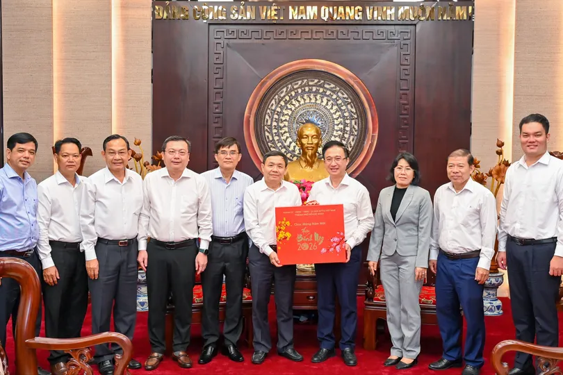 Lãnh đạo Tỉnh ủy Đồng Tháp thăm, chúc tết Đảng bộ TPHCM