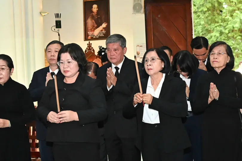 Đoàn lãnh đạo TPHCM viếng Đức Hồng y Gioan Baotixita Phạm Minh Mẫn