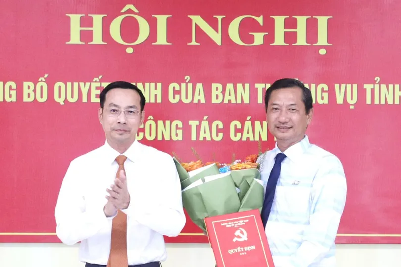 Ông Lê Văn Chuyển giữ chức Giám đốc Báo và Phát thanh - Truyền hình An Giang