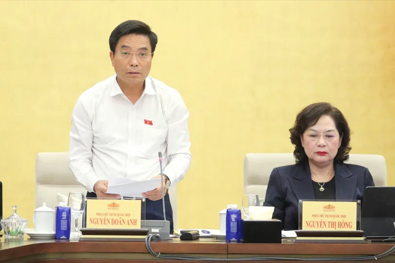 Phó Chủ tịch Quốc hội Nguyễn Doãn Anh điều hành nội dung thảo luận 