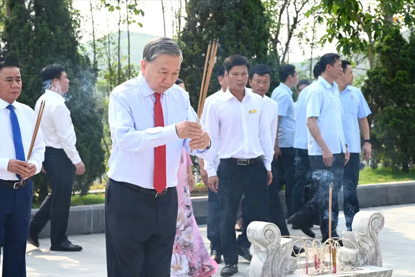 Tổng Bí thư, Chủ tịch nước Tô Lâm dâng hương tại khu mộ Tổng Bí thư Hà Huy Tập