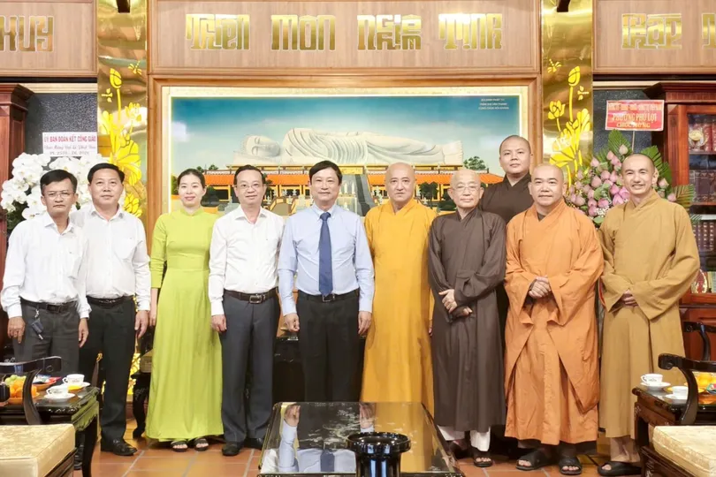 Lãnh đạo TPHCM chúc mừng Đại lễ Phật đản tại Tổ đình Hội Khánh