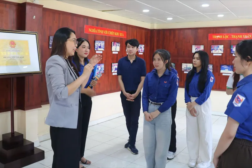 Sát thực tiễn và làm chủ không gian mạng