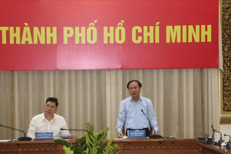 Thứ trưởng Bộ Xây dựng Nguyễn Văn Sinh phát biểu tại buổi làm việc. Ảnh: TH