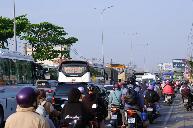 TPHCM tăng cường đảm bảo trật tự an toàn giao thông đợt cao điểm Tết Nguyên đán