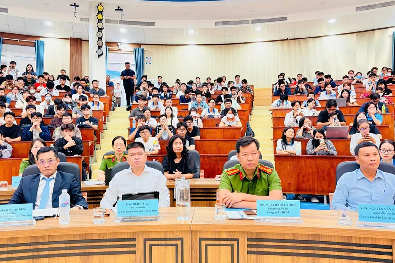 Phát động chương trình “Sinh viên chung tay vì giao thông xanh”