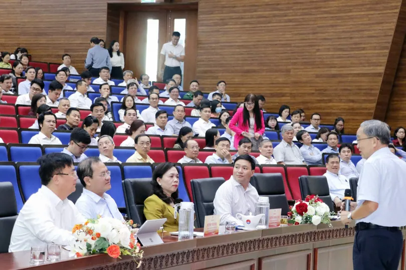 Các đại biểu tham dự hội nghị tại điểm cầu Học viện Cán bộ TPHCM