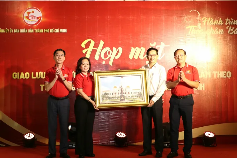 Học tập và làm theo Bác bằng những việc làm cụ thể, thiết thực 