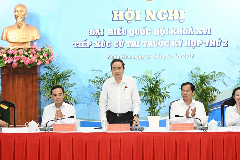 Chủ tịch Quốc hội Trần Thanh Mẫn tiếp xúc cử tri tại TPHCM