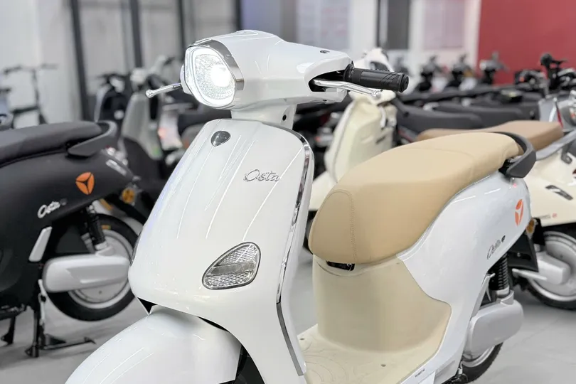 Mẫu xe Osta P của Yadea với phong cách hiện đại.