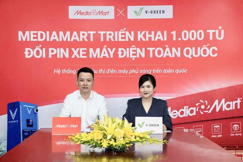 Đại diện V-Green và MediaMart Việt Nam ký kết hợp tác