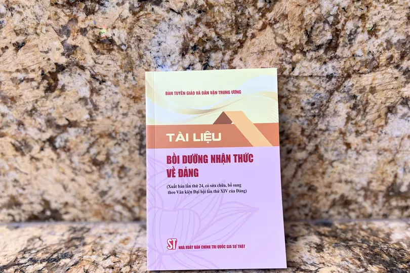 Tài liệu bồi dưỡng nhận thức về Đảng do Ban Tuyên giáo và Dân vận Trung ương chủ trì biên soạn, phối hợp Nhà xuất bản Chính trị quốc gia Sự thật xuất bản