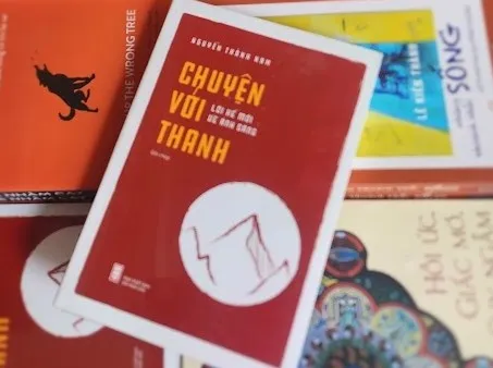 Cuốn sách “Chuyện với Thanh - Lời kể mới về ánh sáng” bị dừng phát hành, thu hồi. Ảnh: VĨNH XUÂN
