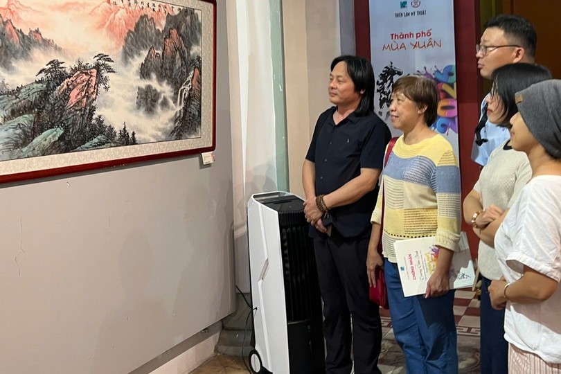 “胡志明市的春天”展开幕。