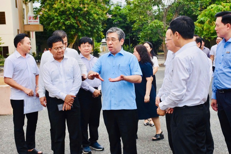 6月27日下午，由党中央委员、胡志明市市委副书记、市越南祖国阵线委员会主席阮福禄率领的工作团对富美区域医疗中心和濠庄区域医疗中心进行了实地考察并开展工作会议。