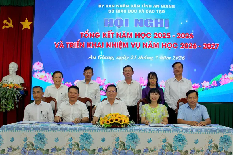 Ký kết thực hiện nhiệm vụ năm học 2026-2027 giữa Sở GD-ĐT với đại diện các địa phương và cơ sở giáo dục trực thuộc.