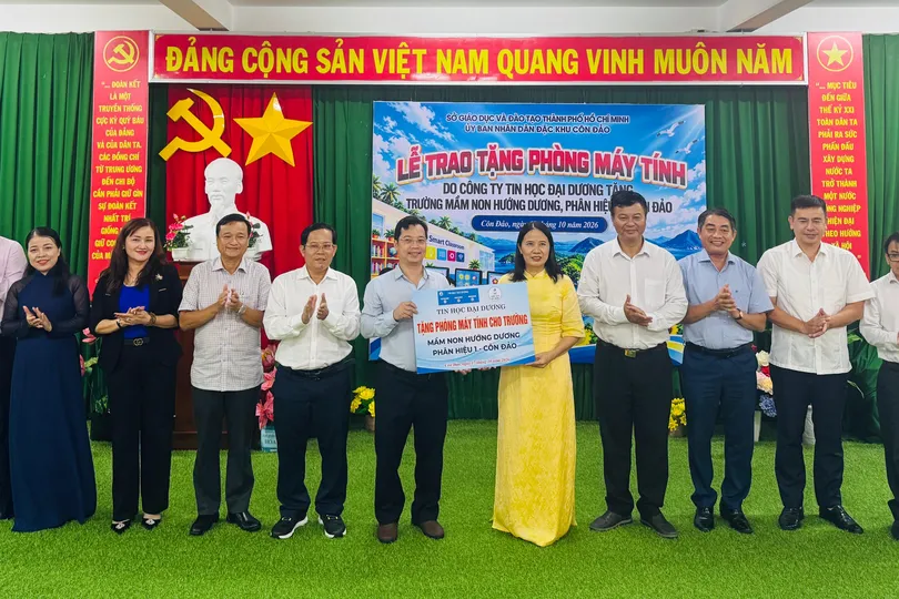 Đưa công nghệ đến gần giáo viên, học sinh Côn Đảo