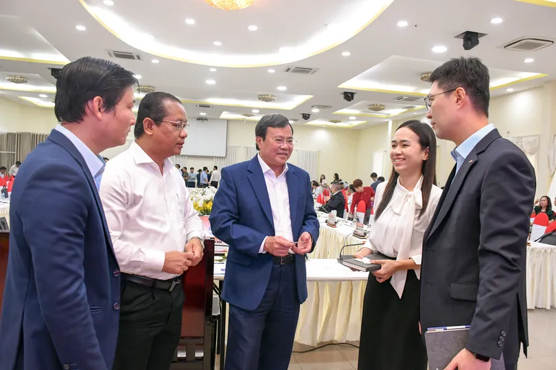 Lãnh đạo tỉnh Tây Ninh trao đổi với các doanh nghiệp FDI tại hội nghị