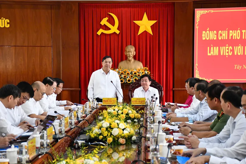 Phó Thủ tướng Thường trực Chính phủ Phạm Gia Túc phát biểu tại buổi làm việc