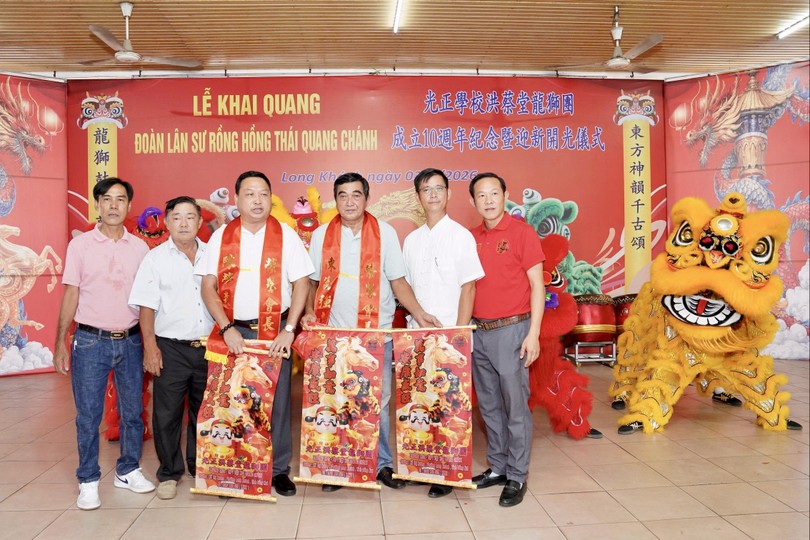 光正学校学生龙狮团举办成立10周年暨龙狮开光典礼 