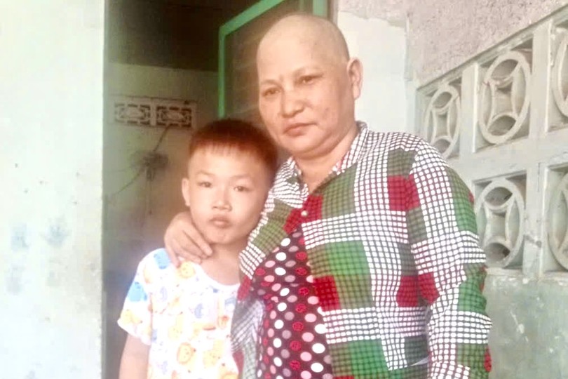 黄氏青翠与孙子。