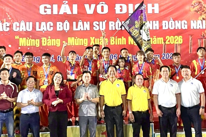 光正学校龙狮团省级梅花桩赛勇夺银奖