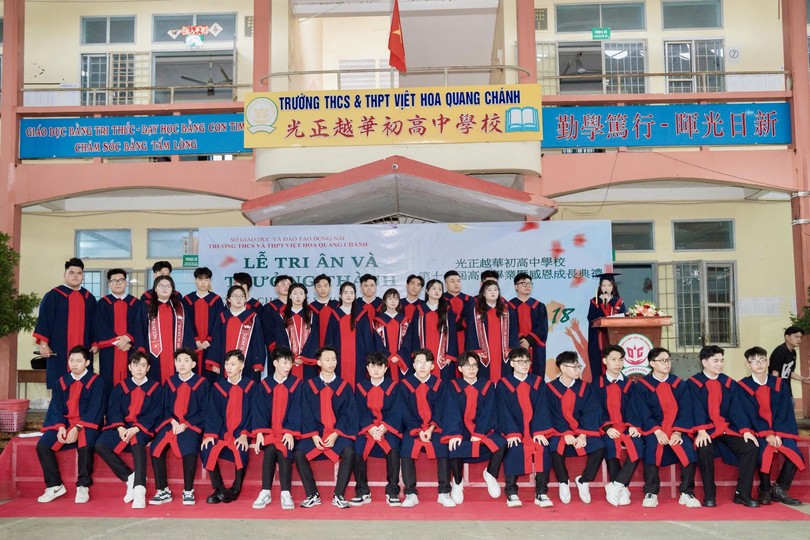 光正越华初高中学校高中毕业典礼。