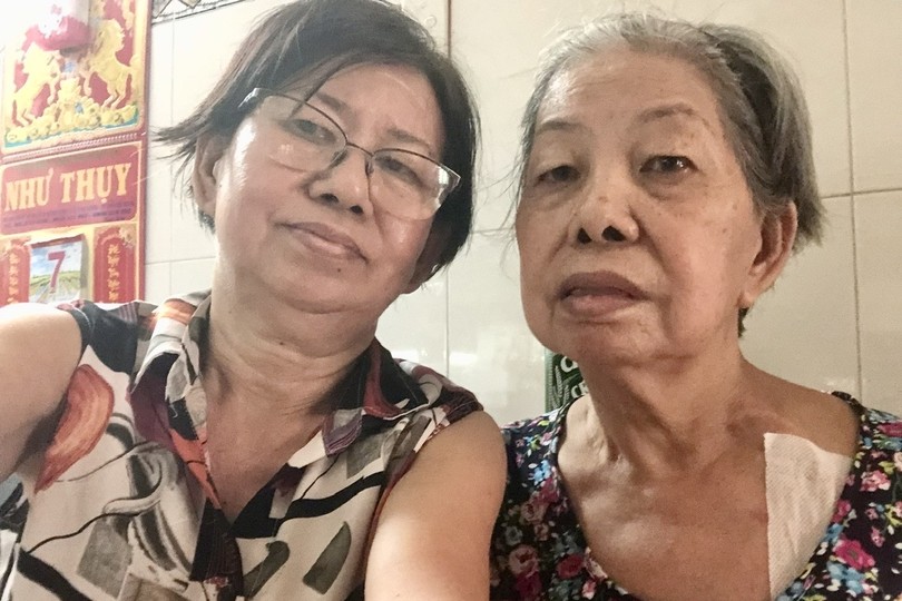 施秀菁（右）与施秀琼两姐妹同患肾病。（求助者供图）