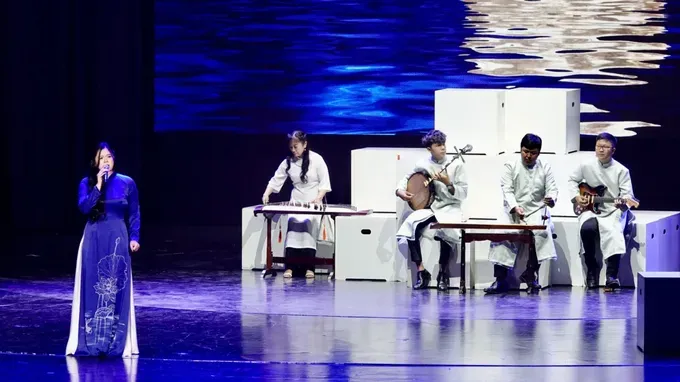 A performance at the cultural exchange and artistic program commemorating the 100th anniversary of the passing of Phan Chau Trinh (1926–2026) (Photo: SGGP)