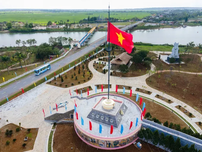 The “Border Flag Tower,” located on the northern bank of the Ben Hai River (Photo: SGGP)