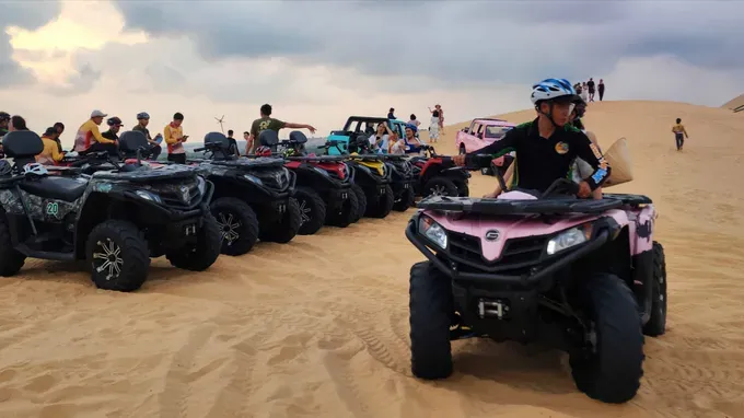 All-terrain vehicle services on the sand dunes in Mui Ne
