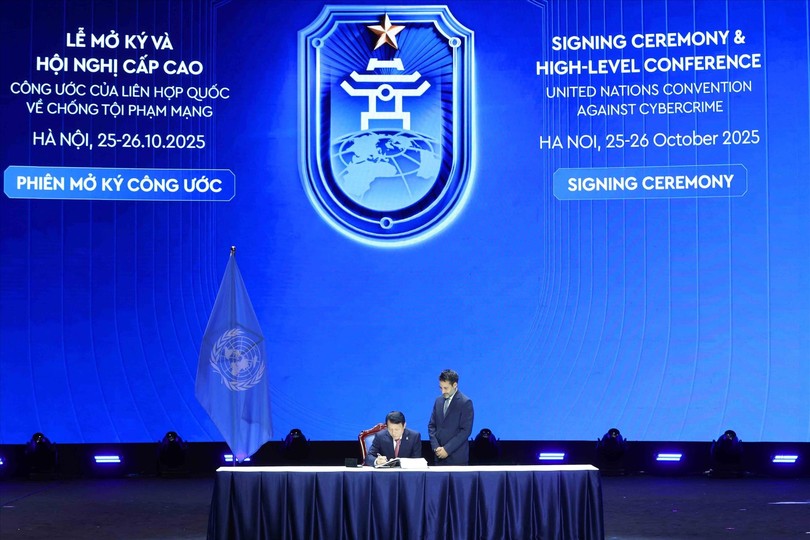 General Luong Tam Quang, Minister of Public Security of Vietnam, signed the United Nations Convention against Cybercrime under the auspices of the United Nations. (Photo: TTXVN)