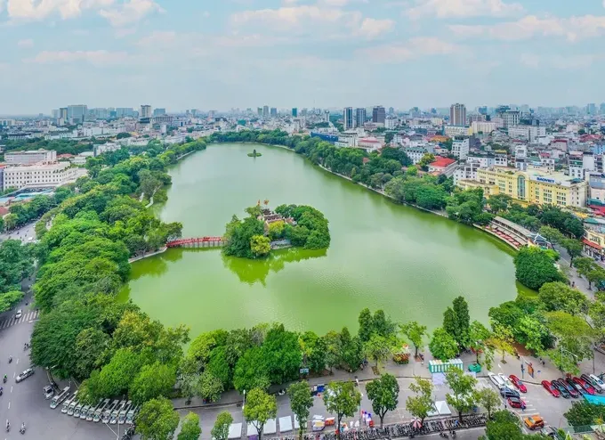 Hanoi will pilot a low-emission zone across 11 streets in Hoan Kiem Ward. (Photo: SGGP)