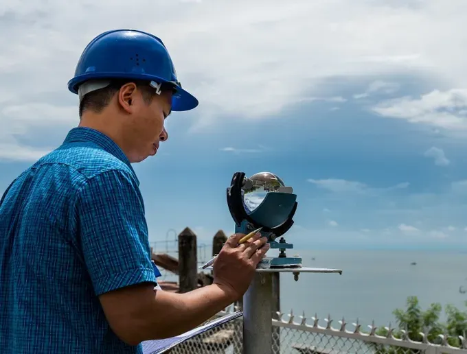 Meteorological data monitoring. (Photo: Office of the Ministry of Agriculture and Environment)