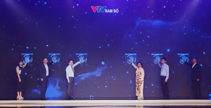 The delegates performs the launch ceremony ritual. (Photo: SGGP)