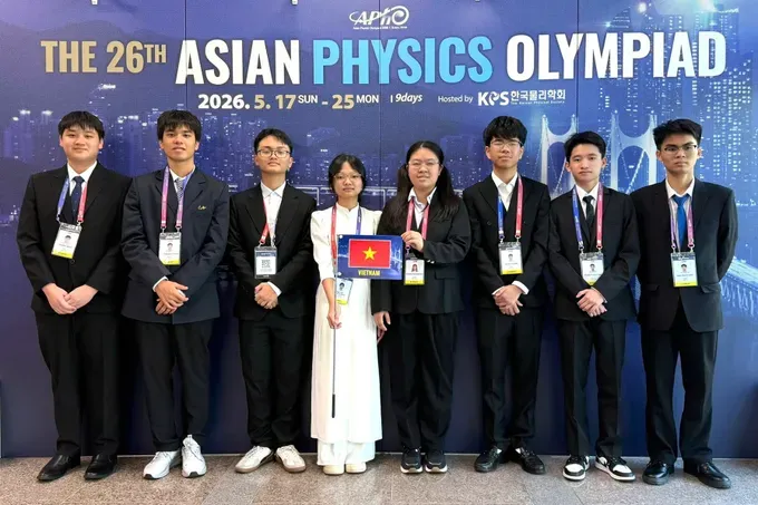 All eight Vietnamese students participating in the 2026 Asian Physics Olympiad (APhO) have brought home medals.