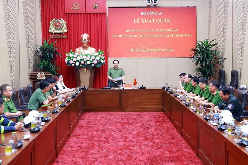 At the departure ceremony in Hanoi on June 28 for a 41-member search and rescue team from the Ministry of Public Security heading to Venezuela. (Photo: VNA)
