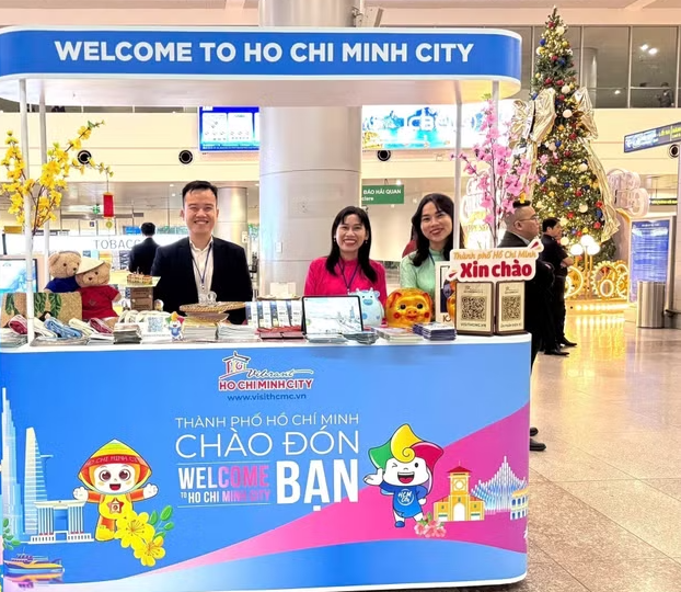 A booth promoting Ho Chi Minh City's tourism is set up at Tan Son Nhat International Airport. (Photo: VNA)