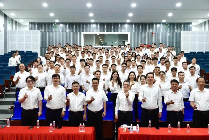 Representatives of Long Thanh International Airport and newly recruited employees express their determination to be ready for the airport’s commercial operations. (Photo: Airports Corporation of Vietnam- ACV)
