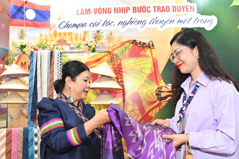 Vietnam–Laos Product Week opens in Hanoi on October 1. (Photo: SGGP)