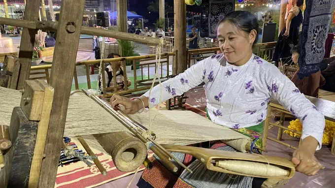Craft village tourism models showcased at the event