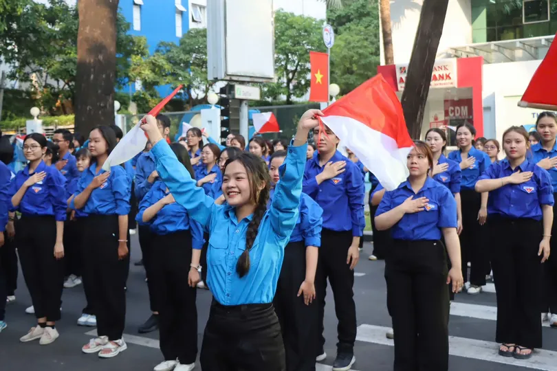 Youth union members and young people in Ho Chi Minh City take part in a mass performance marking the 95th anniversary of the founding of the Ho Chi Minh Communist Youth Union on the afternoon of March 20. (Photo: SGGP)
