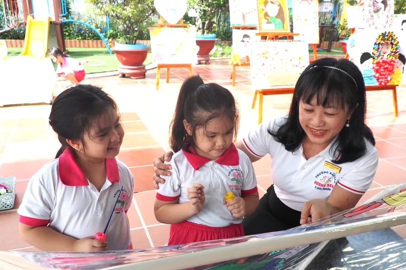 Học sinh Trường Mầm non Hương Sen (phường Đức Nhuận, TPHCM) tham gia hoạt động phát triển năng khiếu. Ảnh minh họa.